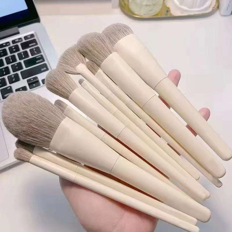 Zero make up brush suit for internet displayed in hand showing 10 nylon bristle brushes